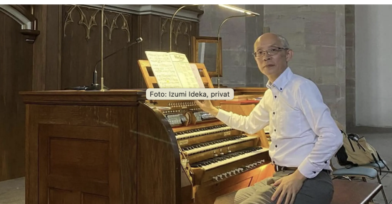Izumi Ikeda an der SAUER-Orgel der Moritzkirche in Halle (Saale)